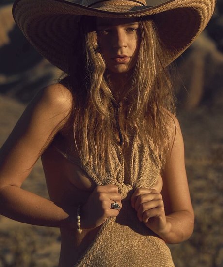 Lowkee Karlee star pornographic img