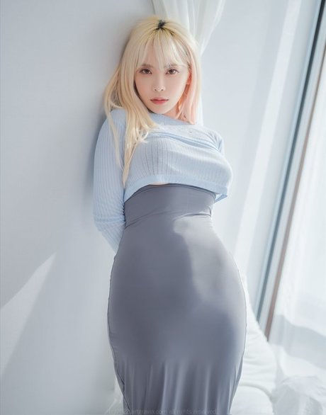 _Dami art model images