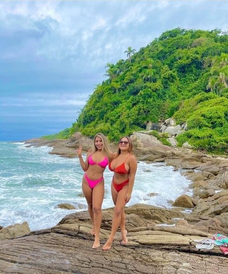 Tamires Nascimento model top images