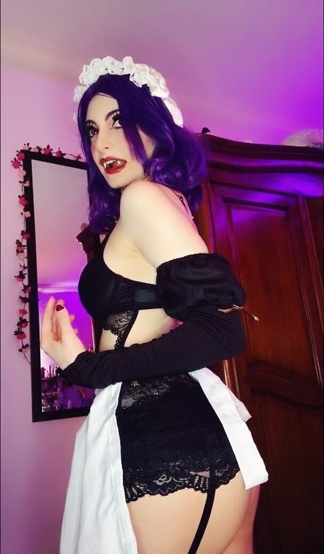 Dragon Cosplays porn model pic