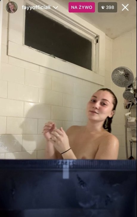 fayofficial top model photo