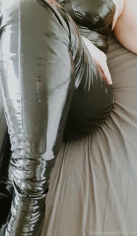 distannce nude model photos