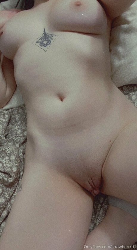 strawberrrri1 pornstar beautiful pic