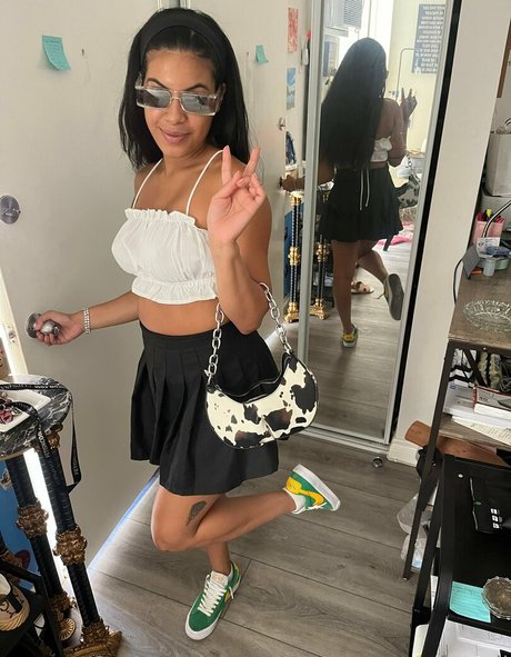 thereal mayafarrell sexy pornstar img