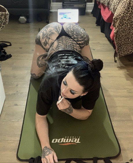 Trashkitt3n model pretty photos