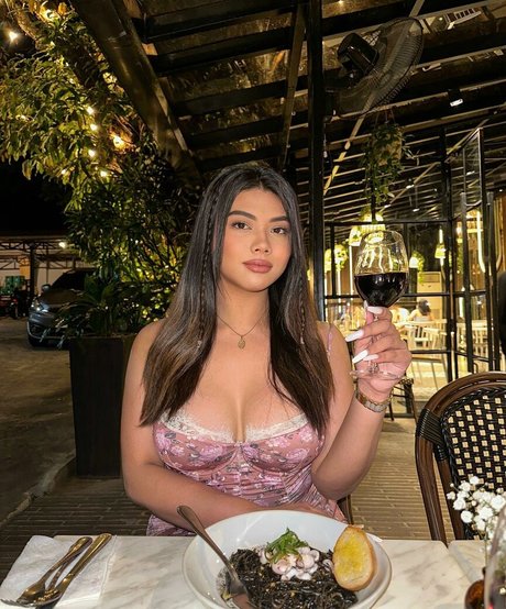 Stephanie Licas naked star img