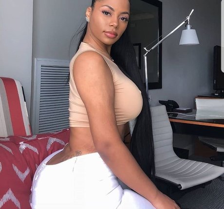 Strella Katt perfect model picture