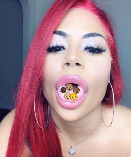 Strella Katt star nudes photo