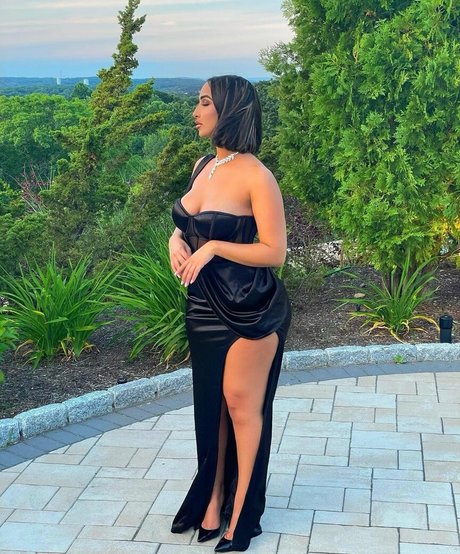 Omaima Benamre hot actress photo