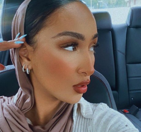 Omaima Benamre model pic