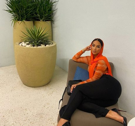 Omaima Benamre art actress archive