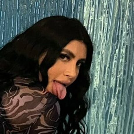 Spvnishmami erotic model gallery