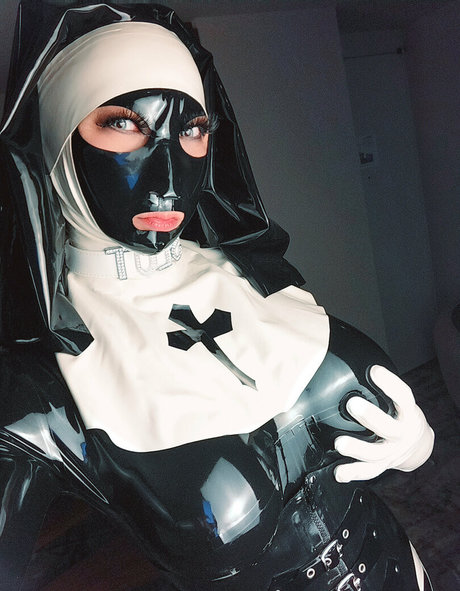 makoshiki star naked img