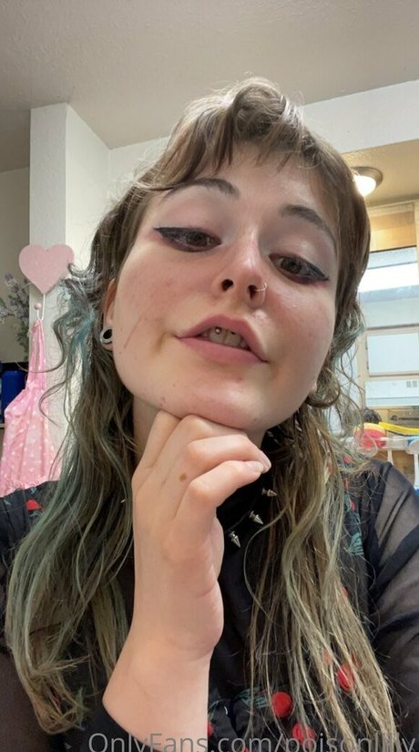 poisonlilly model porn img