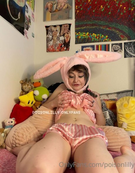 poisonlilly model sexy picture