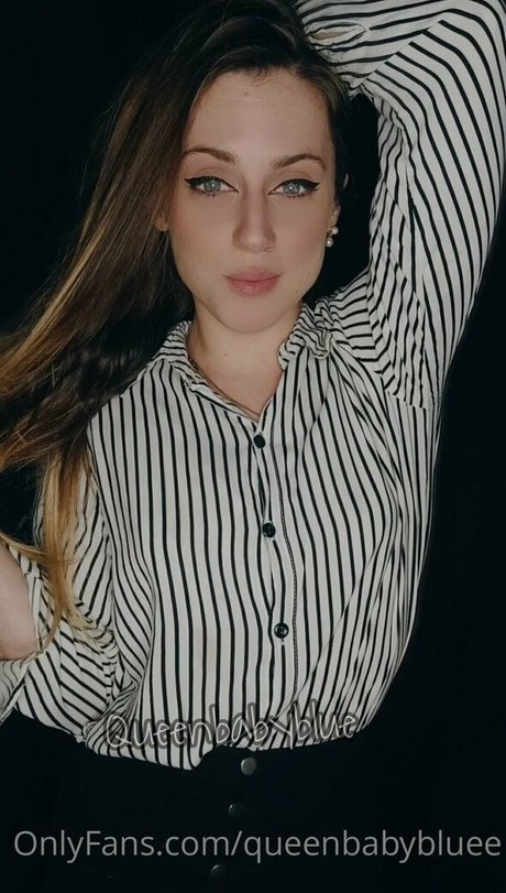 queenbabybluee free model photo