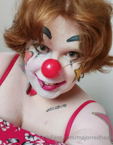 majorredhead model top img