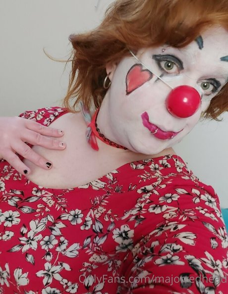 majorredhead model pretty image