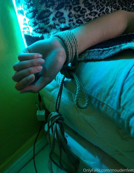 moudenfeet model top photo