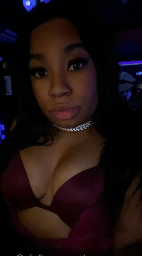 cymonnexo model pretty img