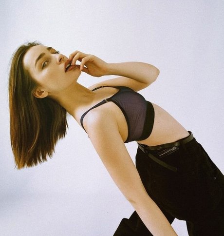 Olia Malyuchenko nudes model image