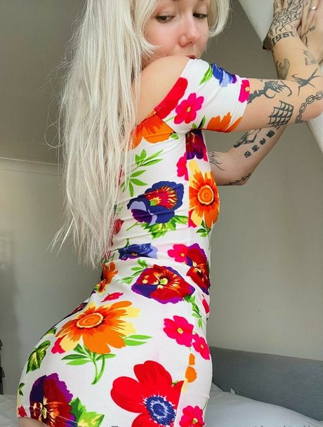 Innocent Isabelle art star picture