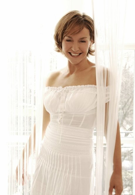 Amanda Burton star nude picture