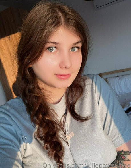 juliepaww free erotic pornstar img