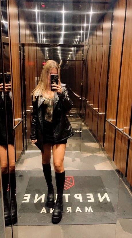 moreofmorgz naked star gallery