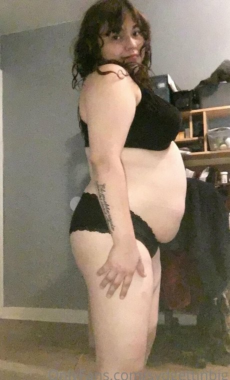 sydgettinbig nice pornstar image