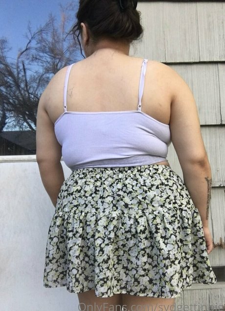 sydgettinbig naked pornstar photo