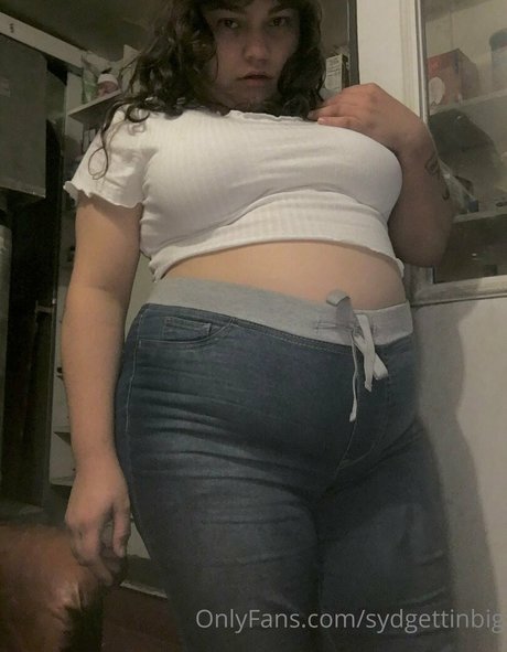 sydgettinbig model naked images