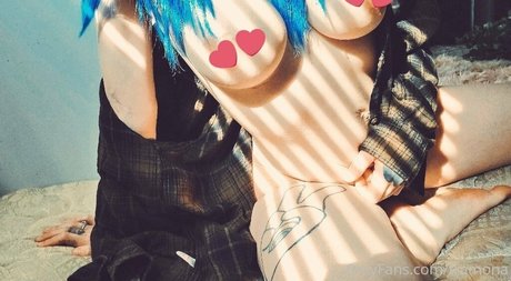 tramona model pornographic photos