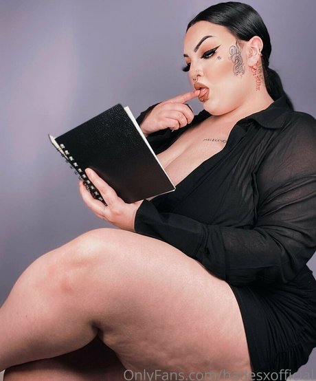 chanelgreyofficial perfect model image