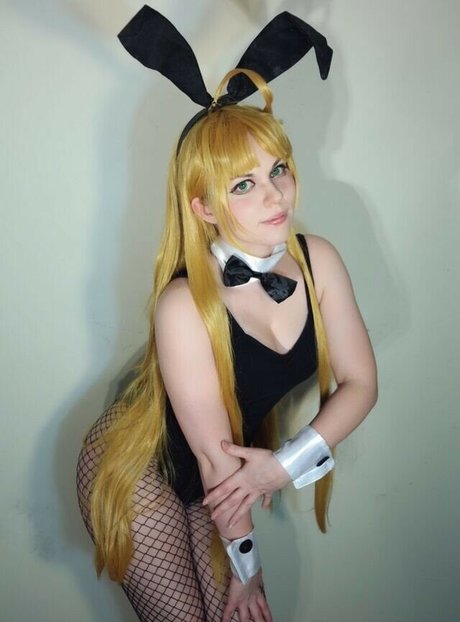 Abi Aikou star nude photo