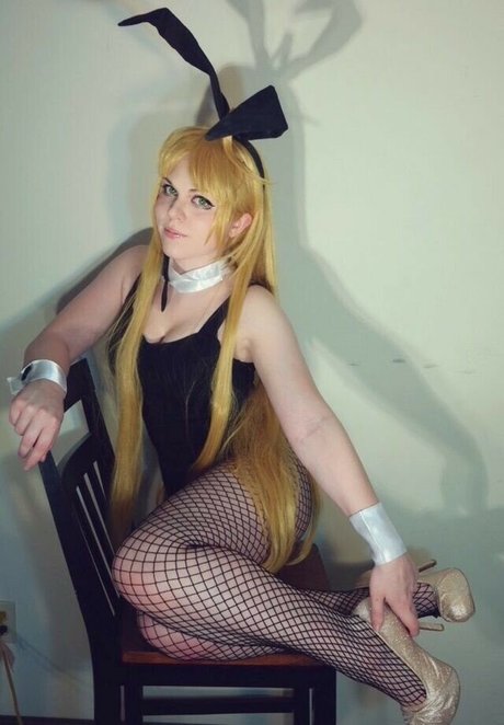 Abi Aikou model sexy picture