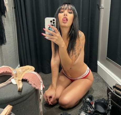 Arivalilith model best picture