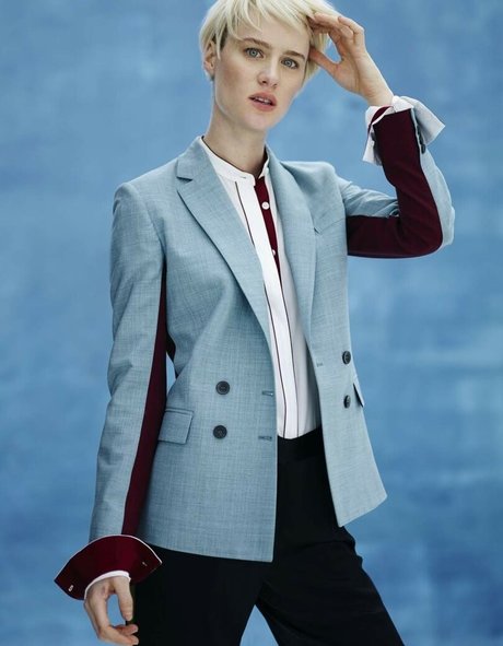 Mackenzie Davis nude model photos