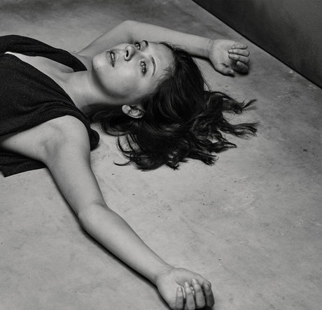 Bel Powley model top pic