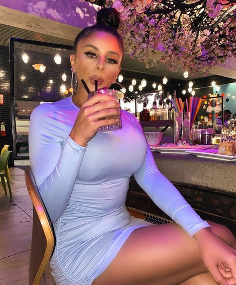 Jordan Taverner model beautiful galleries