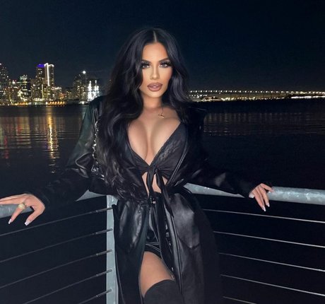 Jordan Taverner exclusive actress pics