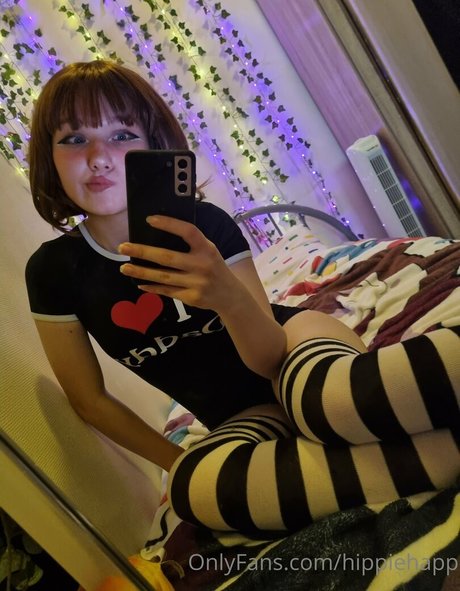 hippiehapp star naked picture