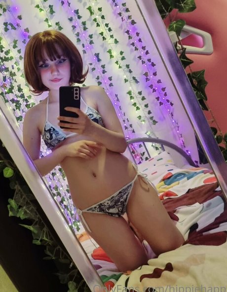 hippiehapp hot model image