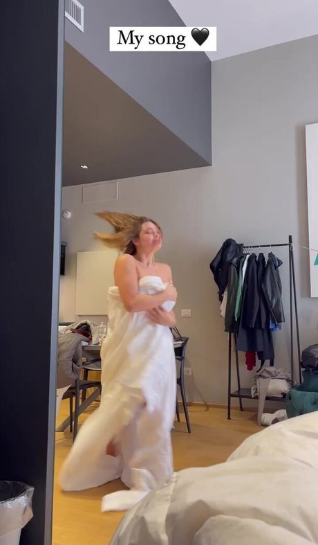 Evelin Aizenberg naked model photos