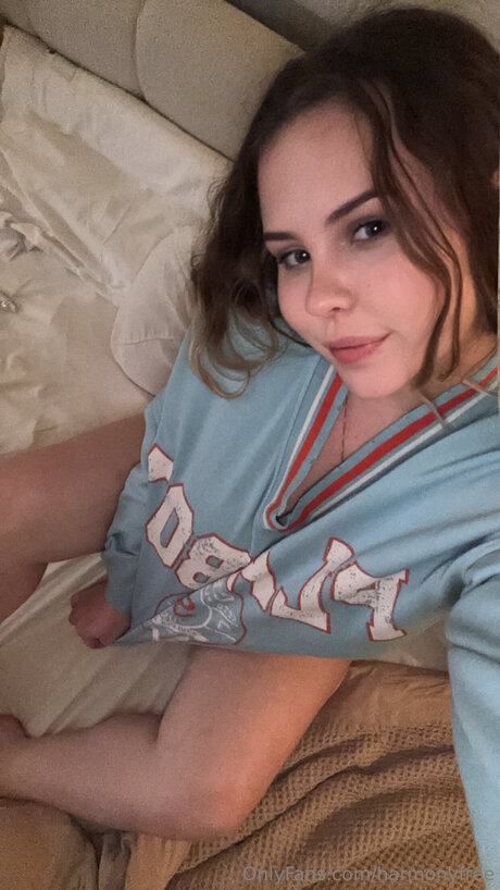 harmonyfree model pretty pic