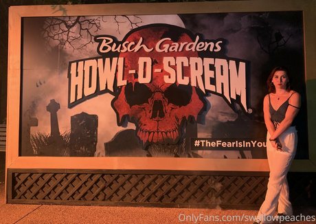 swallowpeaches pornstar naked gallery