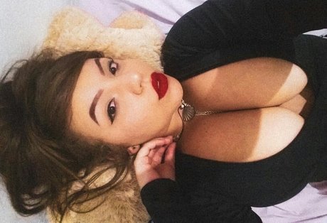 Nayara Maria porn actress img