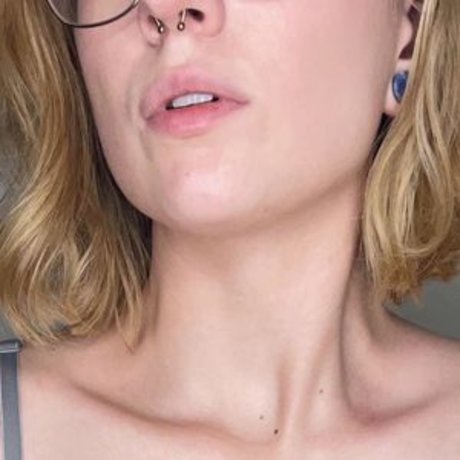 LilMisssIris beautiful model images