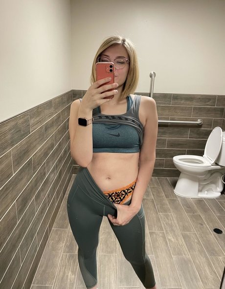 LilMisssIris pretty model images