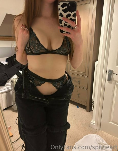 spitheart naked model pics